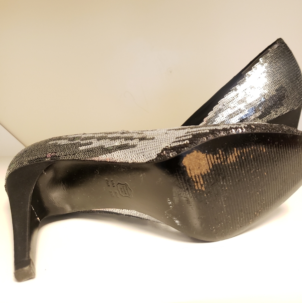 Shoes - Picture 3 of 8